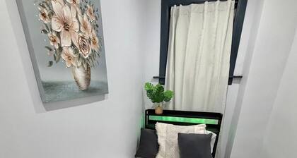 "Apt C " - Next to Hiking Trail - Second Floor