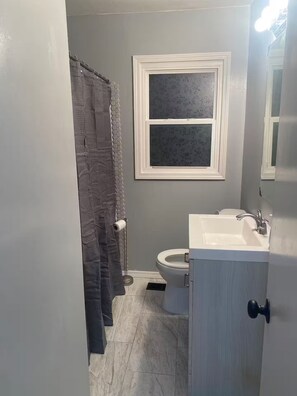 Bathroom - Sweet SW OKC Stay/Near Fairgrounds and airport (Oklahoma City)