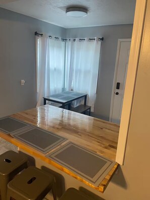 Dining - Sweet SW OKC Stay/Near Fairgrounds and airport (Oklahoma City)