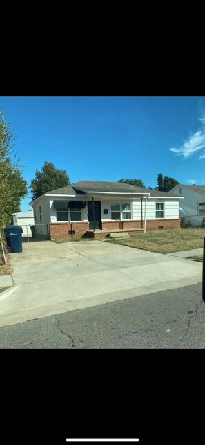Exterior - Sweet SW OKC Stay/Near Fairgrounds and airport (Oklahoma City)
