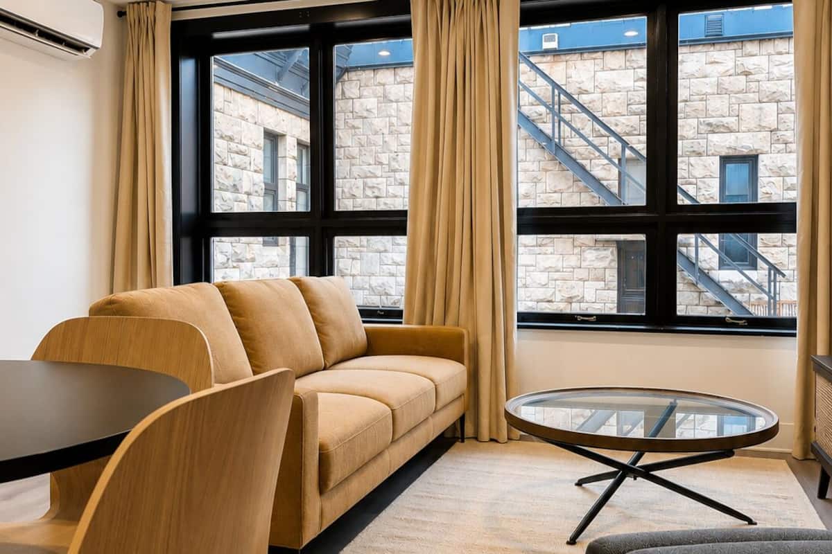 Deluxe Suite, 2 Bedrooms, Courtyard View | Living area