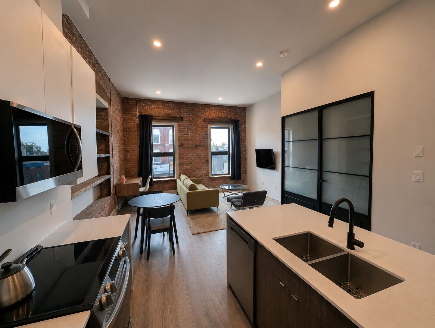 Deluxe Suite, 1 Queen Bed, Kitchen