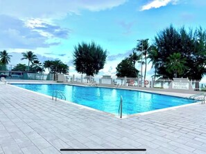 Utomhuspool