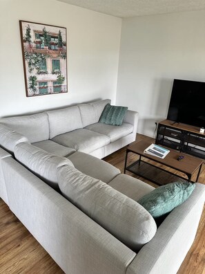 Living area - 2 king beds - sleeps 6 - great views! (Victoria)
