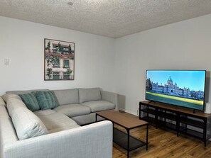 Living area - 2 king beds - sleeps 6 - great views! (Victoria)