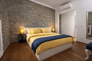 2 bedrooms, iron/ironing board, WiFi, bed sheets - Tower Loft • Free Parking • 25 minutes from Florence (Prato)