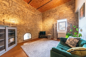 Smart TV - Tower Loft • Free Parking • 25 minutes from Florence (Prato)