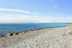 Beach - Seaside home in front row on Røsnæs (Kalundborg)