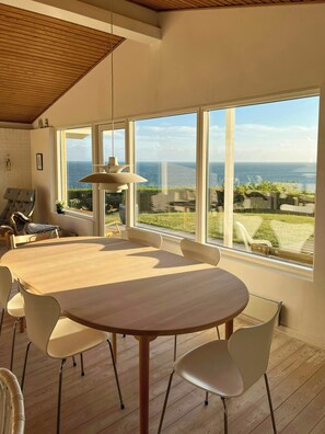 Dining - Seaside home in front row on Røsnæs (Kalundborg)