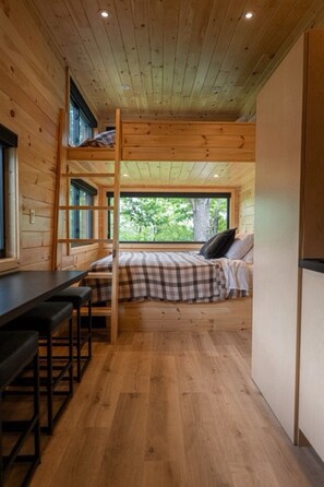 Internet, bed sheets - NWA Peaceful Pine Cabin at Beaver Lake (Rogers)