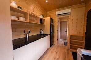 Private kitchen - NWA Peaceful Pine Cabin at Beaver Lake (Rogers)