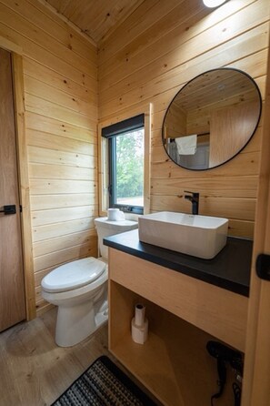 Shower, hair dryer, towels, toilet paper - NWA Peaceful Pine Cabin at Beaver Lake (Rogers)