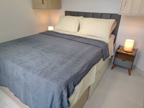 Iron/ironing board, Internet, bed sheets - Vrbo Property (Santos)