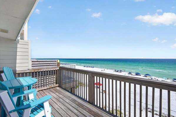 Property grounds - Between the Tides — Gulf-front Retreat Steps from the Sand (Miramar Beach)
