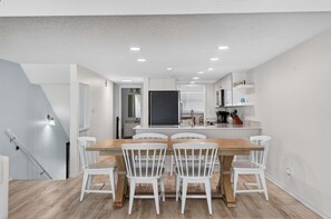Dining - Between the Tides — Gulf-front Retreat Steps from the Sand (Miramar Beach)