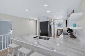 Coffee/tea maker, fridge, microwave, oven
