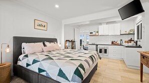 2 bedrooms, free WiFi, bed sheets - St. Leonards Bay Views (St Leonards)