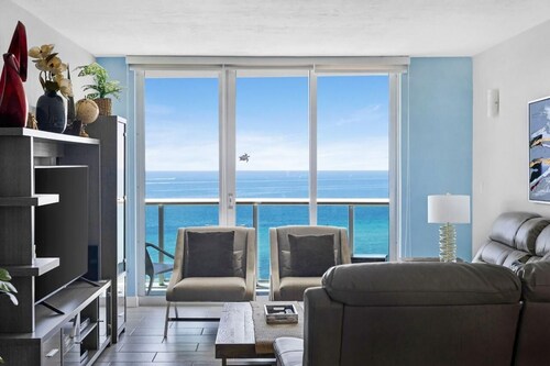 Fantastic Ocean view Condo on the beach 2B/2B