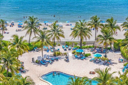 Fantastic Ocean view Condo on the beach 2B/2B