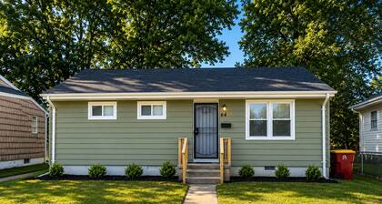 Charming 3-bedroom house with AC in cozy Petersburg