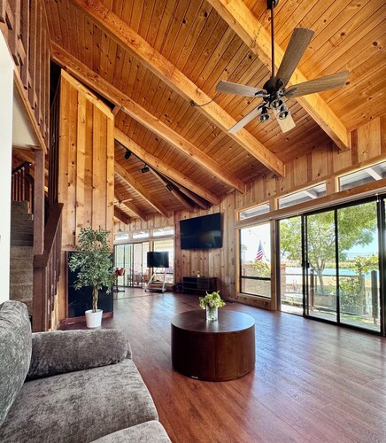 Cabin By The Lake 4BR - 5 Mins To Fast Water - Discovery Bay