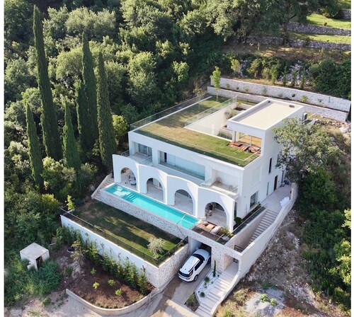New Modern Villa: Pool, BBQ, Sea View & Movie Room