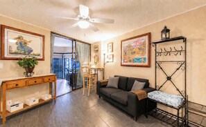 Apartment, 1 Bedroom | Living area - Executive Center Hotel  Honolulu (Honolulu)