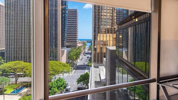 Unclassified image, 1 of 27, button - Executive Center Hotel  Honolulu (Honolulu)