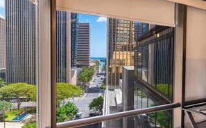 A high-rise building with a view of a cityscape and a body of water. - Executive Center Hotel  Honolulu (Honolulu)