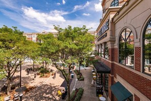 Outdoor dining - High-End Designer Sanctuary: A Fully Reimagined 2BR/2BA Masterpiece (Arlington)
