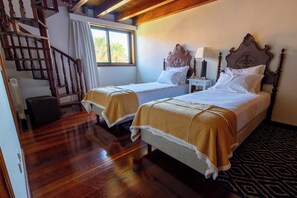 4 bedrooms, iron/ironing board, WiFi, bed sheets - Villa Fernandos, Mira Beach (Mira)