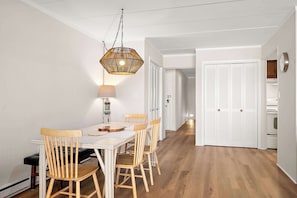 Dining - Direct Oceanfront Condo on Ocean City’s Boardwalk (Ocean City)