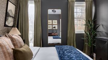 5 bedrooms, desk, WiFi, bed sheets