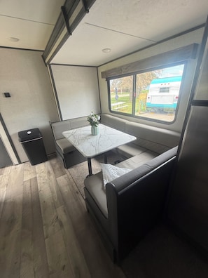 Interior - Aspen RV@Riverview RV Resort-RiverViews/fishing pier/freighter watching/fire pit (Clay Township)