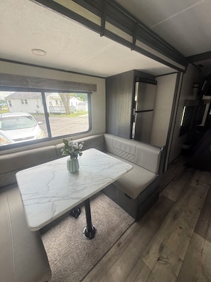 Dining - Aspen RV@Riverview RV Resort-RiverViews/fishing pier/freighter watching/fire pit (Clay Township)