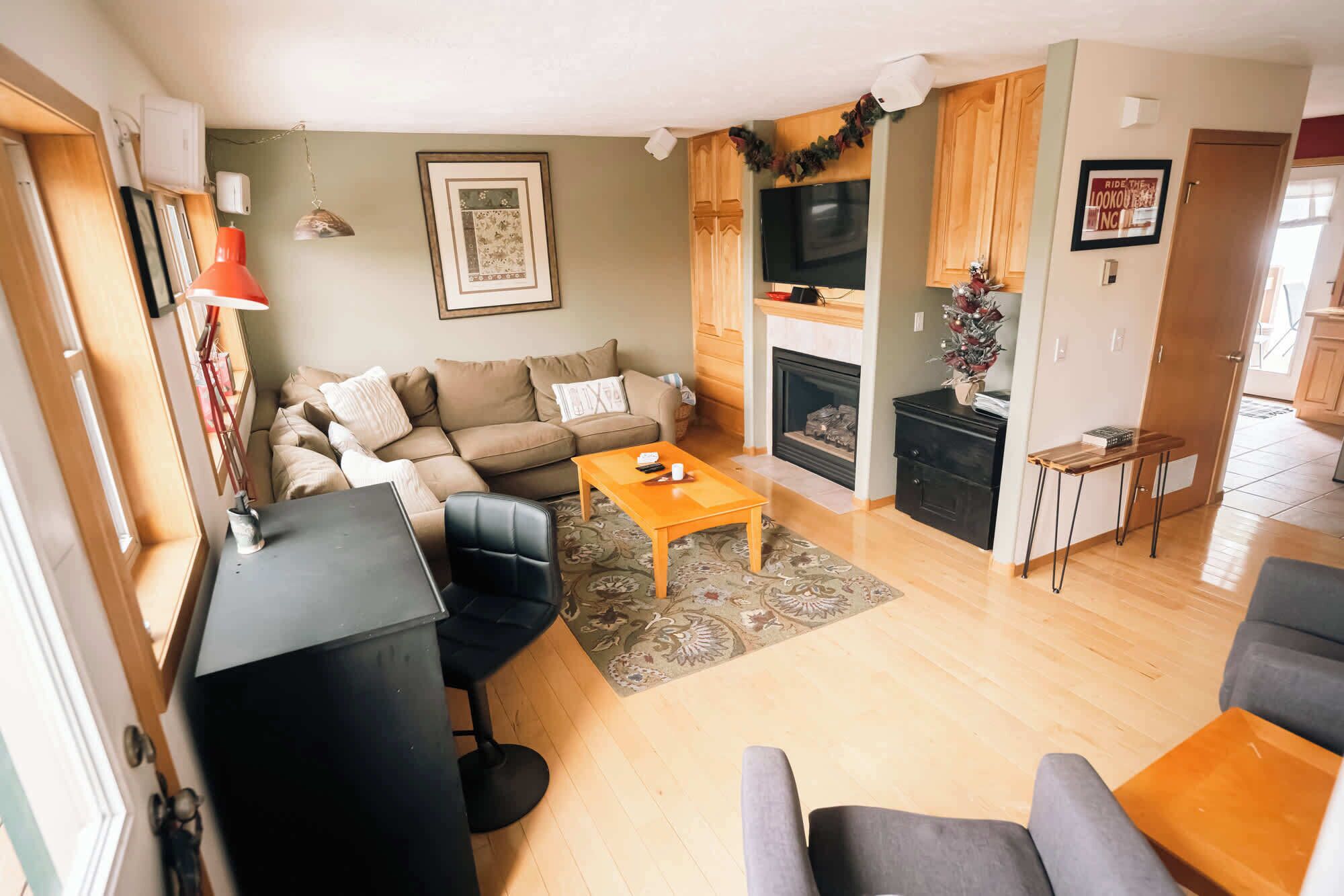 Smart TV, fireplace, offices