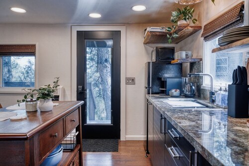 New Cozy Luxury Flagstaff Cabin in the Pines | BBQ &Firepit | Near NAU &Snowbowl