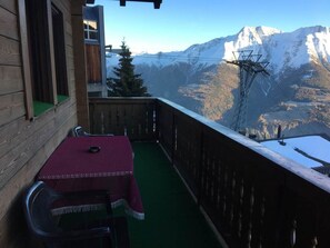 A balcony with a table and chairs, overlooking a mountainous landscape with a clear sky. - Almenrausch 2. OG Süd-Ost Appartement/Fewo, Dusche und Bad, WC by Interhome (Riederalp)