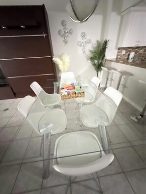 Dining - SLEEPS 8! Beautiful & Inviting 1-BR + 1.5-BA Condo On The Beach  (Hollywood)