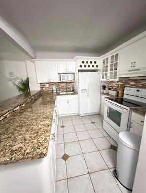 Private kitchen - SLEEPS 8! Beautiful & Inviting 1-BR + 1.5-BA Condo On The Beach  (Hollywood)