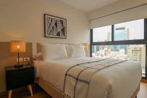 2 bedrooms, WiFi, bed sheets - w* | Enchanting 2BR w/ Balcony in Miraflores (Miraflores)