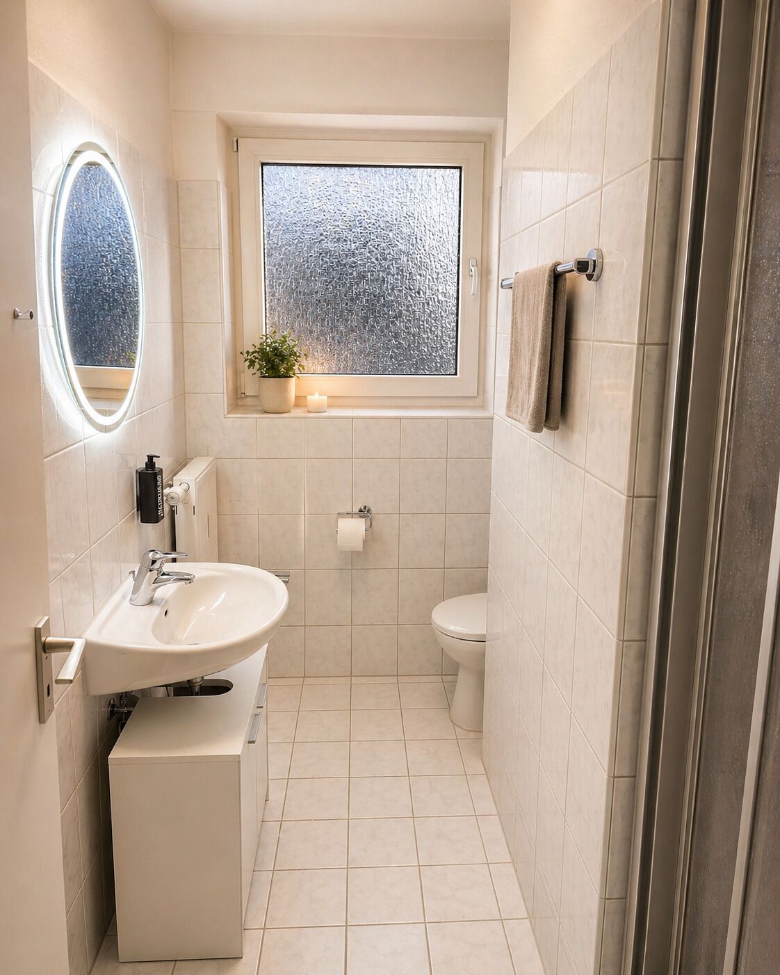 Dusche, Haartrockner, Handtücher, Seife