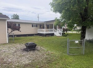 Exterior - Making memories at O-town Oasis!  This unique, family-friendly home is perfect! (Oneida)