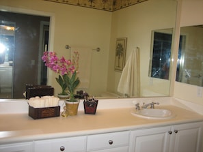 Bathroom - Beautiful Coconut Plantation Condo at KoOlina (Kapolei)