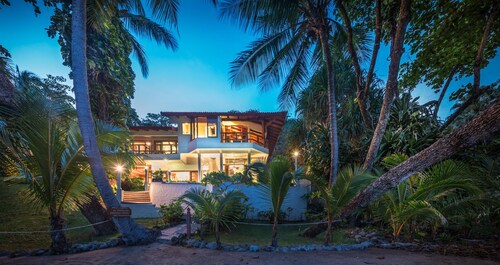 Elegant Costa Rican Villa With Oceanfront Infinity Pool