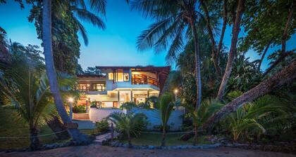 Elegant Costa Rican Villa With Oceanfront Infinity Pool