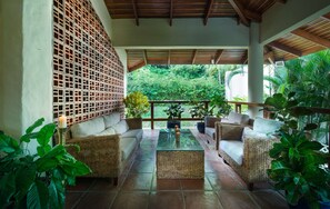 6 bedrooms - Elegant Costa Rican Villa With Oceanfront Infinity Pool (Cóbano)