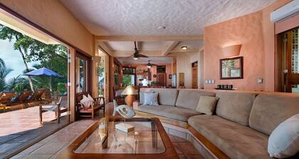Elegant Costa Rican Villa With Oceanfront Infinity Pool