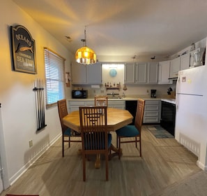 Dining -  Beach Bungalow (Ocean City)