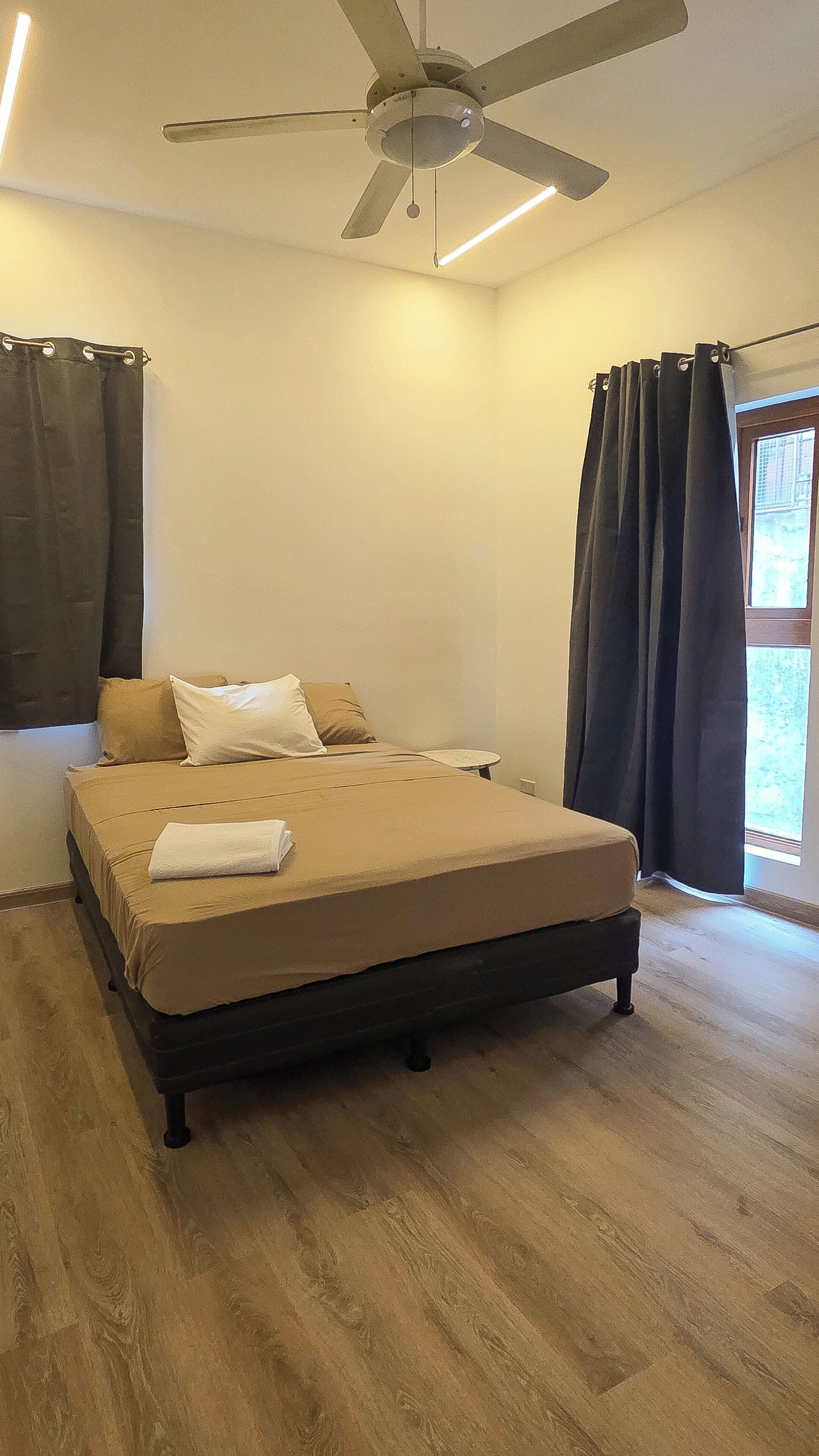 3 bedrooms, iron/ironing board, free WiFi, bed sheets